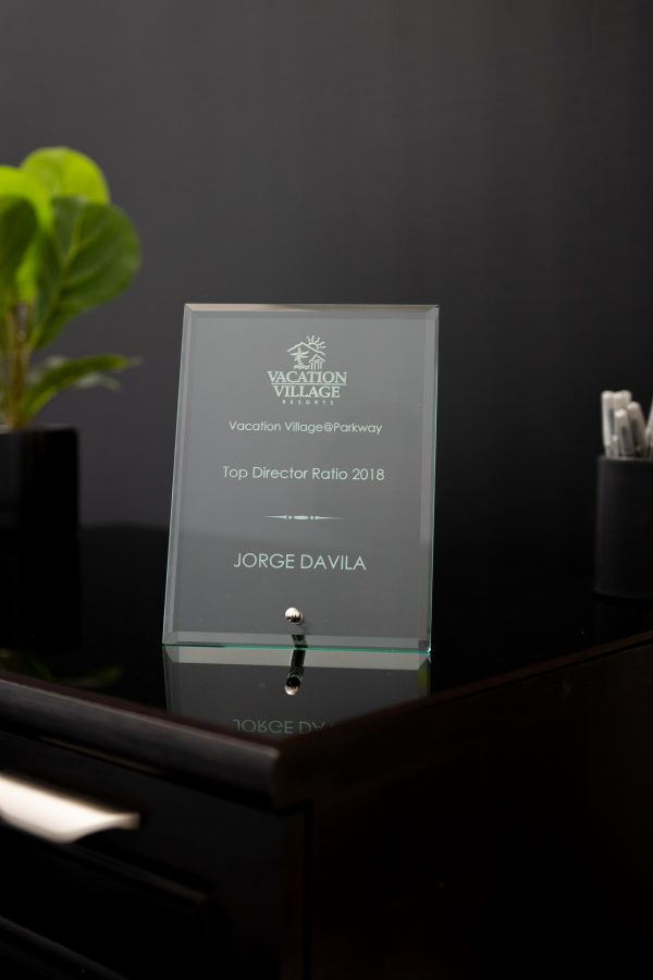 Jade Flat Glass Standing Award 03 scaled
